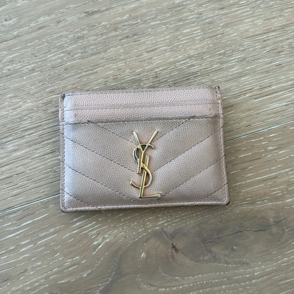 Saint Laurent Cassandre Matelasse Card Case in Lambskin in pink - Picture 4 of 10